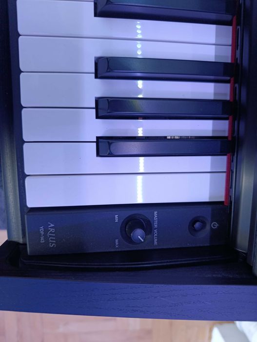 Продавам пиано Yamaha ARIUS YPD-145B