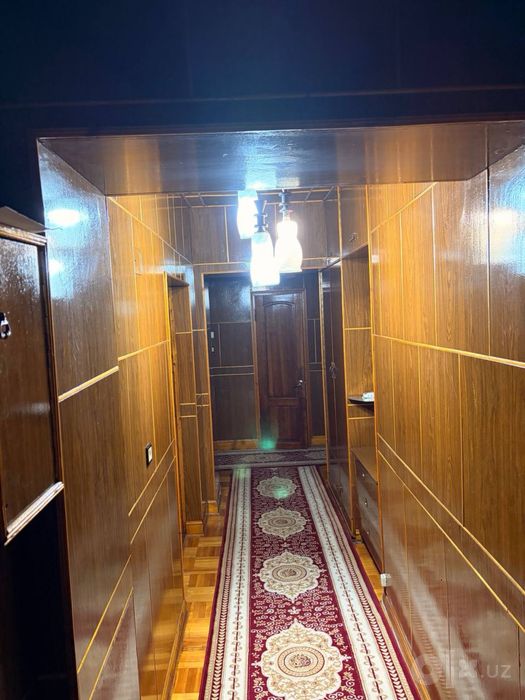 Kosmanavtlar metrosi yonida