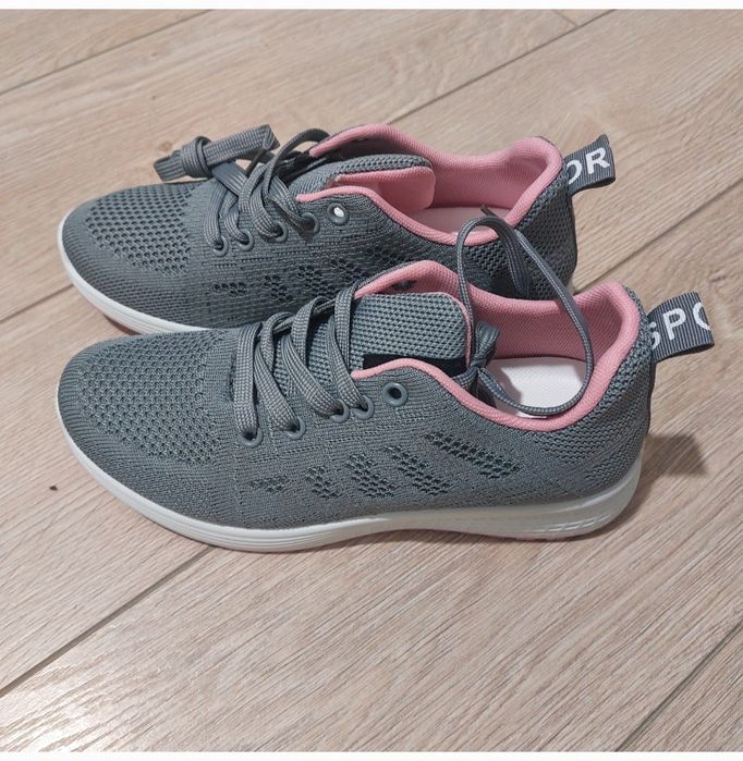 Новые кроссовки 36 размер