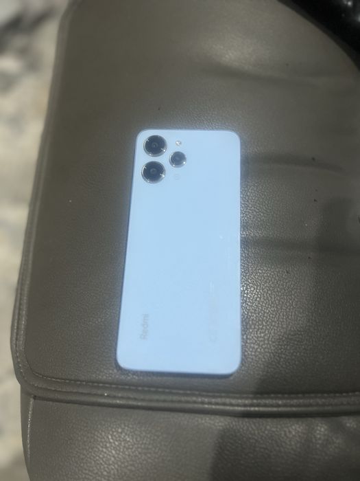 Продам смартфон телефон Redmi 12