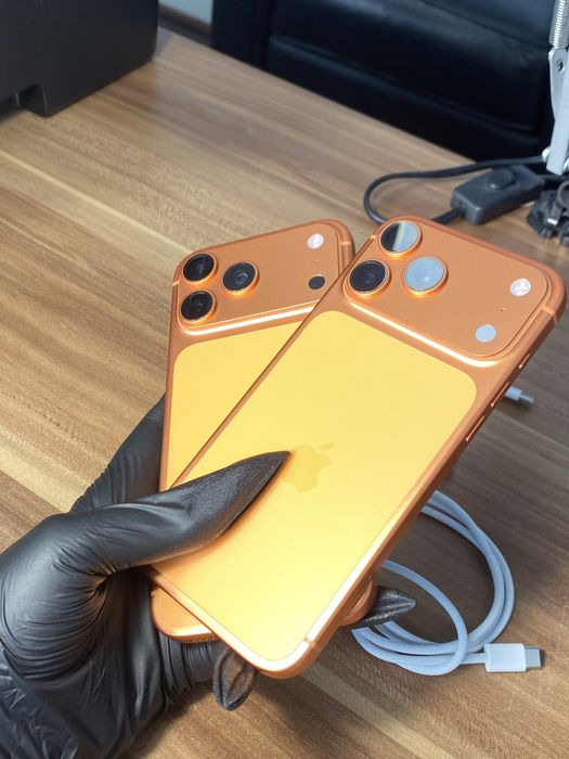 iPhone 17 Pro Max • 256 GB • Cosmic Orange