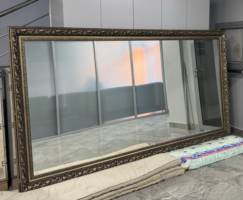 Большое зеркало, в идеальном состоянии