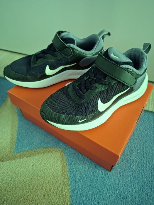 Маратонки Nike Revolution 7 28.5