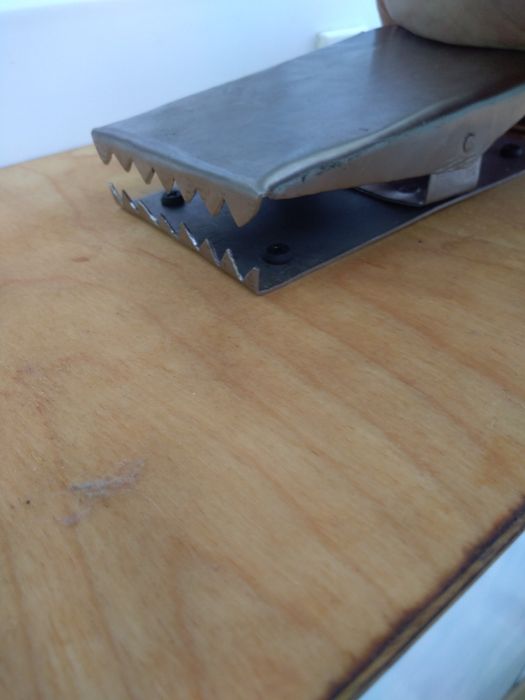 Доска для чистки рыбы с зажимом