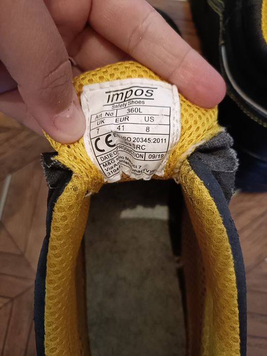 Vând bocanci  de lucru