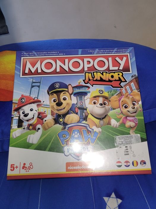 Vand Monopoly nou are inca folia pe el