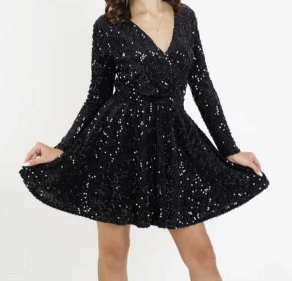 Чёрное платье с пайетками