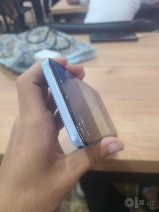Oppo a17. Iphone 6s