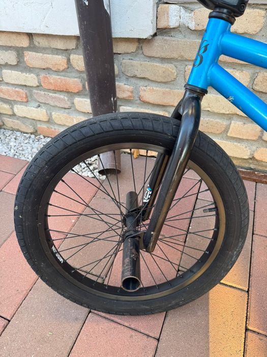 Vând bicicletă BMX