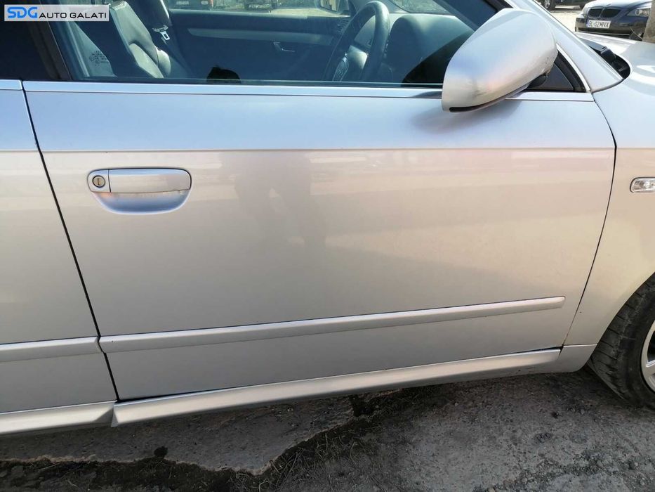 Bandou Ornament Plastic Inferior de pe Usa Portiera Dreapta Fata Audi A4 B7 2005 - 2008 Culoare LY7W