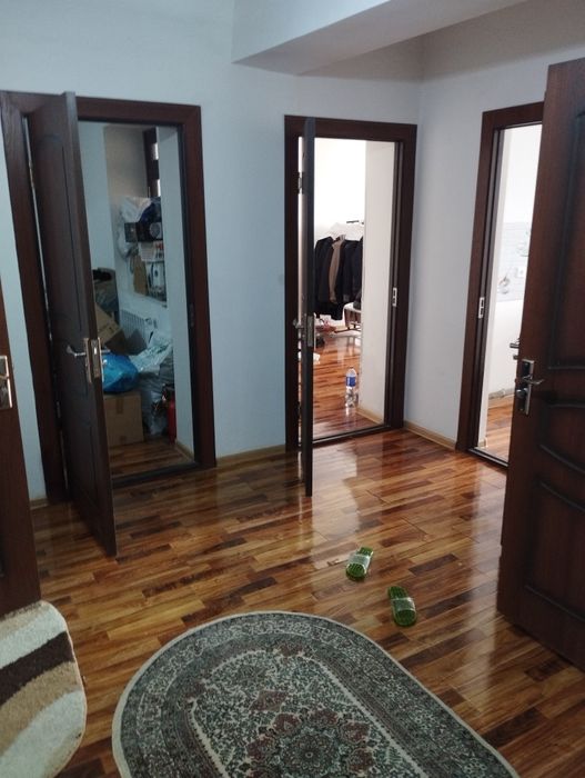 Продается 3-х комнатная квартира возле автомобильного рынка Андижана
+