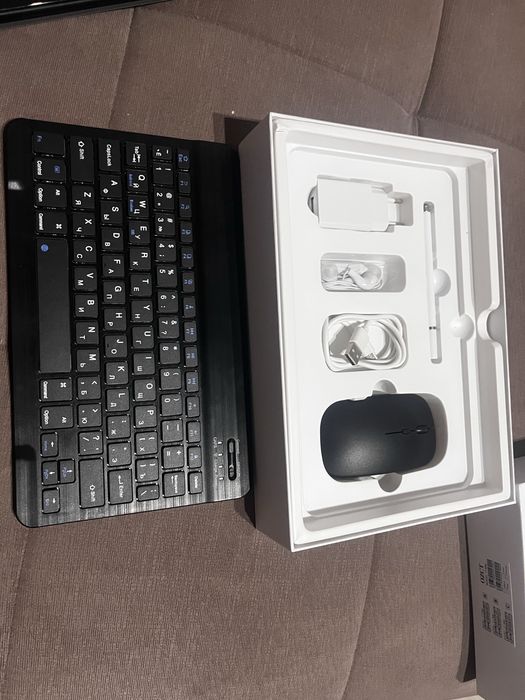 Срочно продам планшет 17max