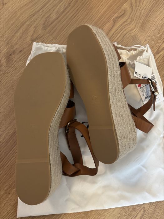 Sandale Zara din piele marimea 39 noi