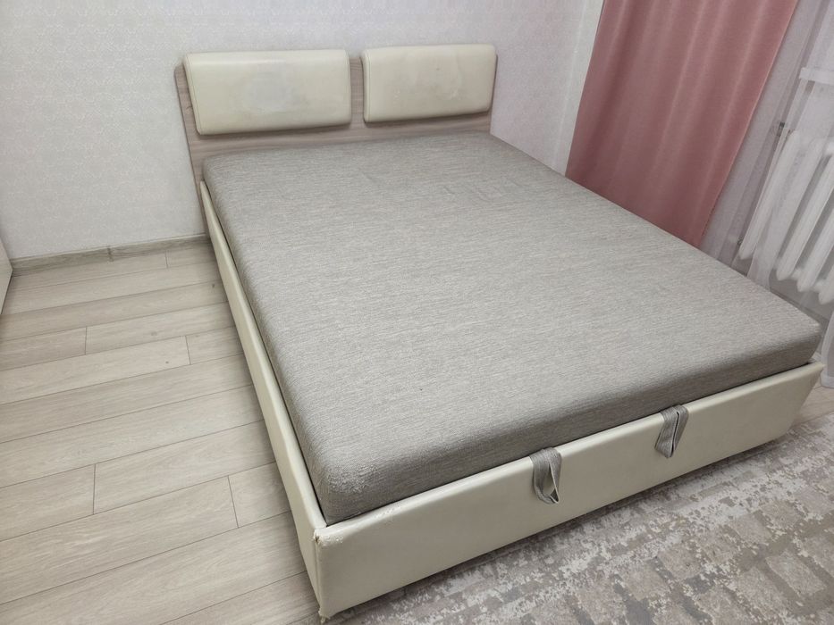 Продам кровать с нишей для белья