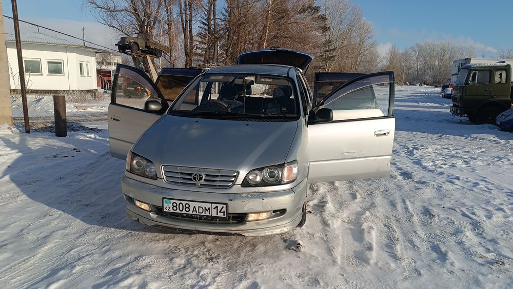 Тойота Ипсум ...