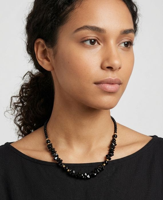 Колье из чёрного агата