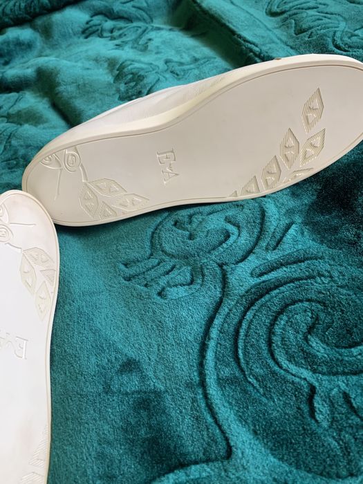 Adidasi Emporio Armani noi, doar probati, albi cu dungi rosii