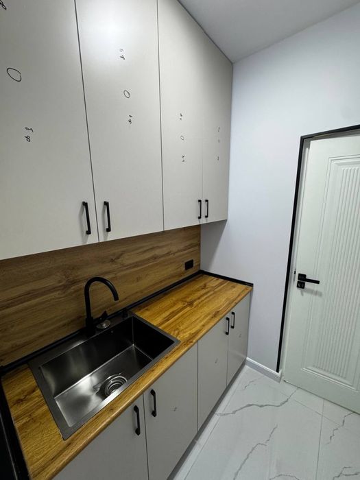 Срочно сдается офис чилонзор торговый центр 55м2