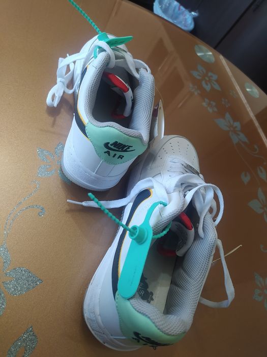 Кроссовки найк..белые