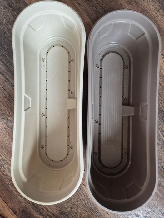 Саксия с поднос за цветя