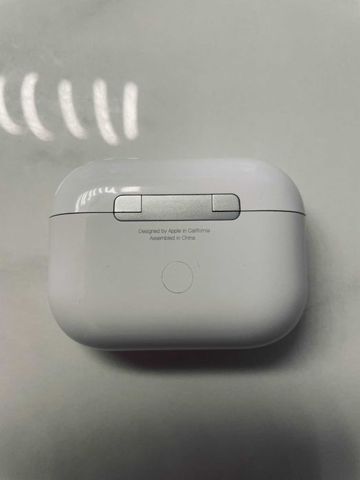 Apple AirPods Pro (2nd Generation) – Оригинални, като нови