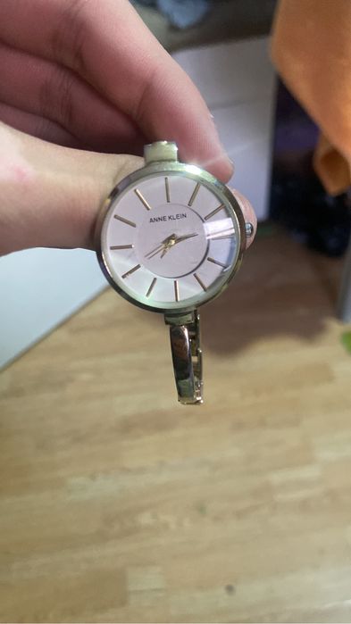 Часы Anne Klein без батареик, не ржавеют