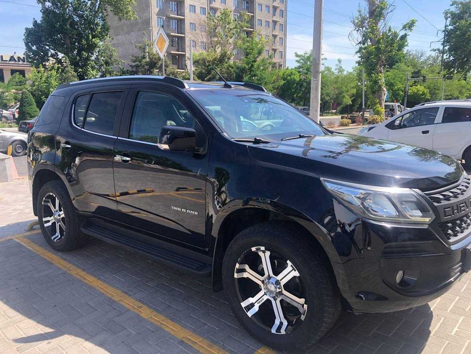 Chevrolet Trailblazer 2020, Qora