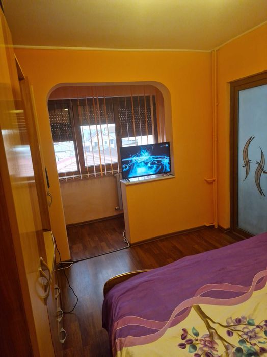 Apartament 2 camere semidecomandat, etaj 2,Aleea Farului.