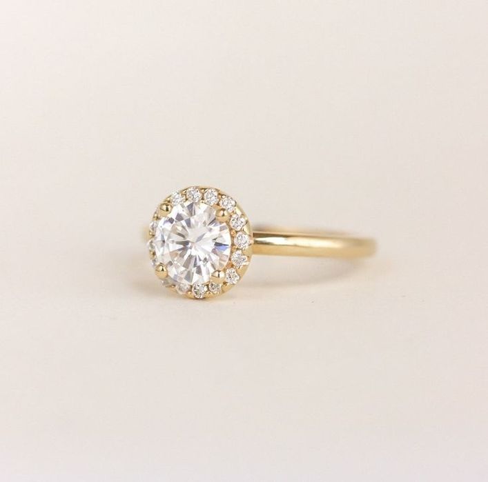 Нежен златен пръстен