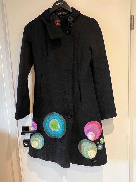 Продава се: яке Desigual