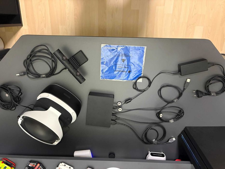 Ps4 Pro с два джойстика и VR очила