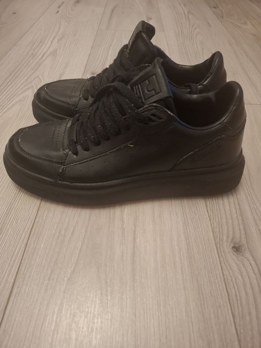 Adidasi Pull & Bear