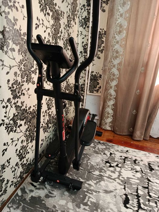 Продаётся эллиптический тренажёр (эллипсоид)  Самовывоз