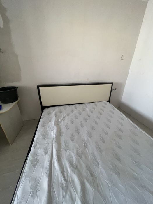 Кровать 180 см  с матрасом