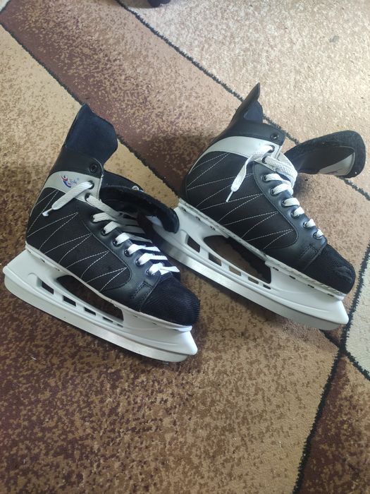 Коньки хоккейные