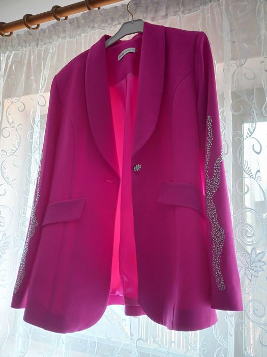 Compleu fucsia deosebit