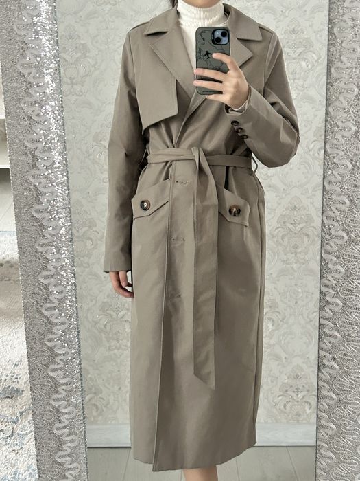 Тренч и черное пальто