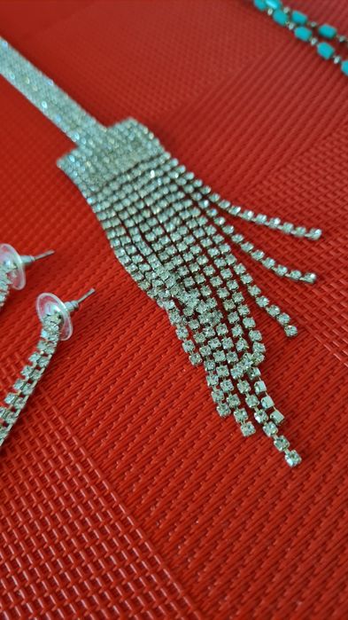 Set bijuterie argintiu cu strasuri