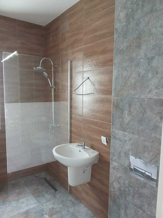 Execut lucrări de montaj gresie și faianță