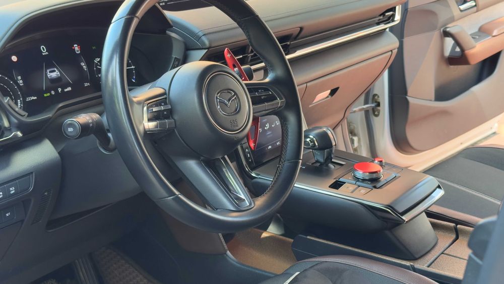 Электрический кроссовер Mazda MX-30