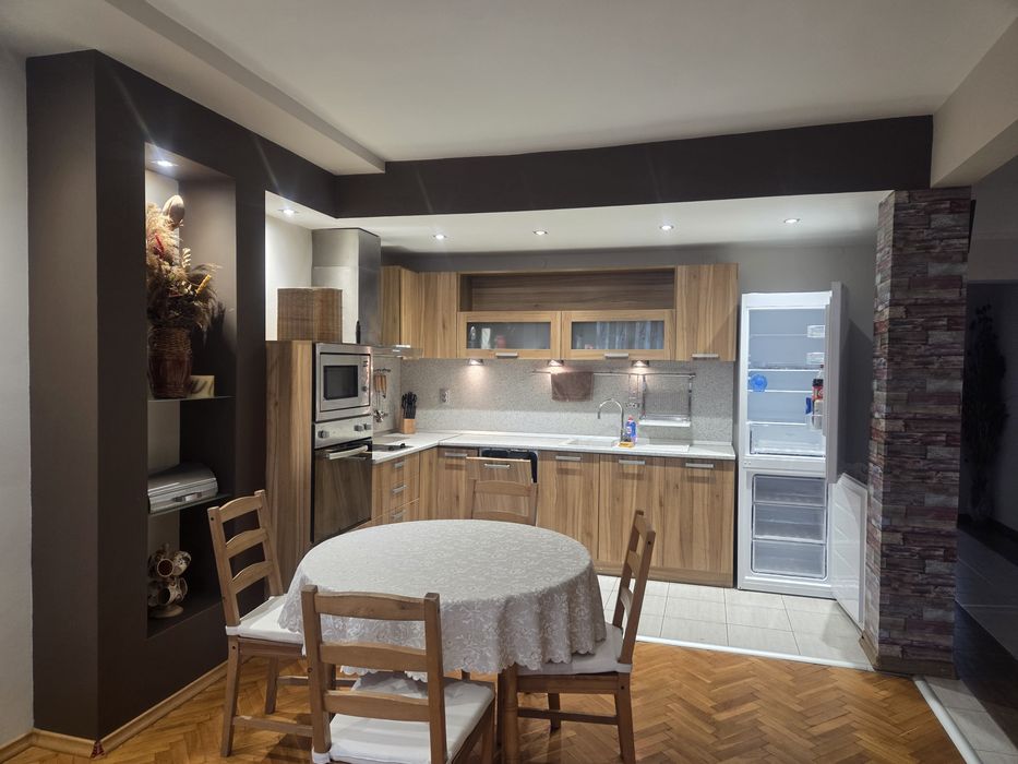 Отдавам тристаен Русе Център,след основен ремонт