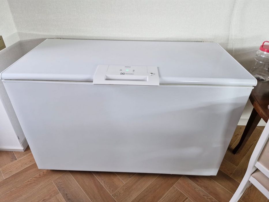 Морозильник Electrolux