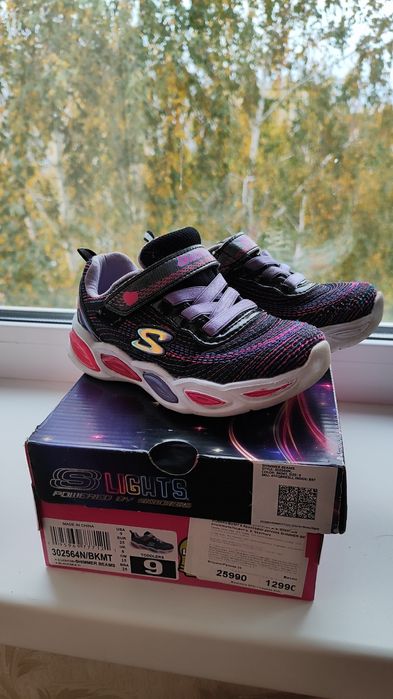 Фирменные кроссовки Skechers. Р-р 25