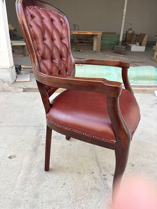 Chestri ustul 100% yong’oqdan ishlangan officengiz uchun juda qulay….