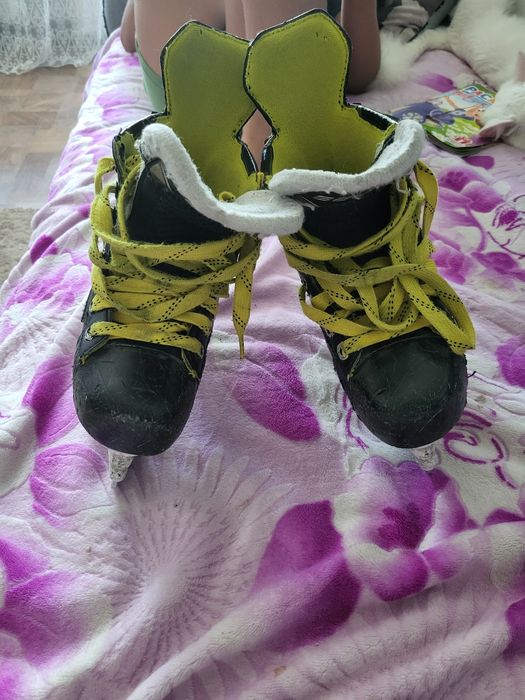 Продам хоккейные коньки