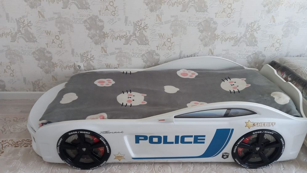 Детский кровать.