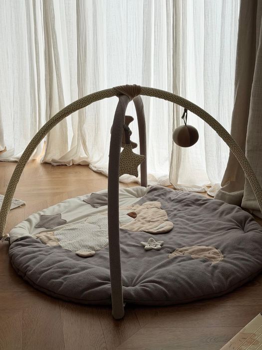 Salteluta pentru bebelusi cu arc de activitati MiBebe
