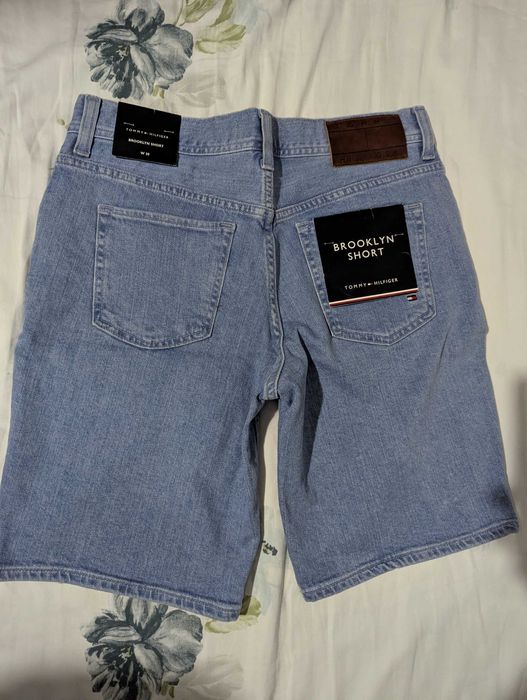 Tommy Hilfiger мъжки дънкови шорти - нови. Размер S/M.