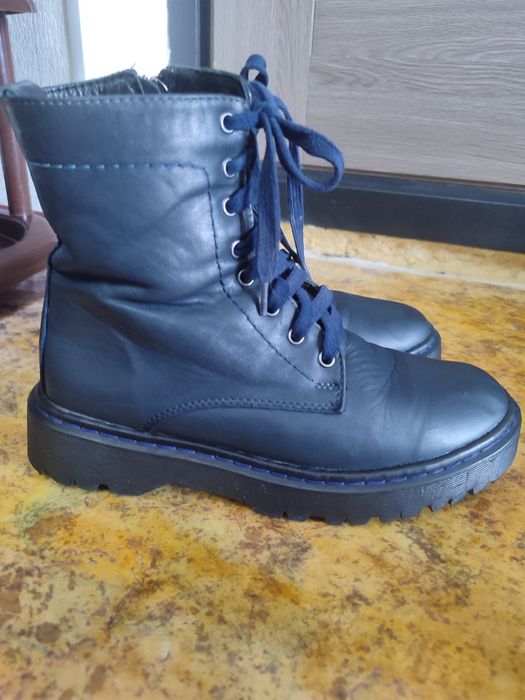 Продам женские сапоги натуралный кожа 37р .