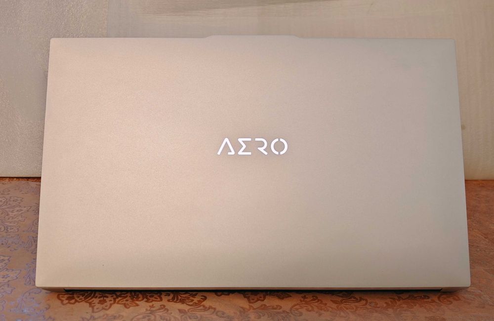 Intel Core i7 12700H/NVidia GeForce RTX 3070ti 8GB/16GB RAM/512GB SSD NVMe/4K Ultra HD 120hz HDR 1000 nits Mini LED/Gigabyte AERO 17